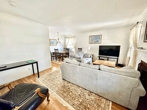 Smart TV, chimenea y impresora 