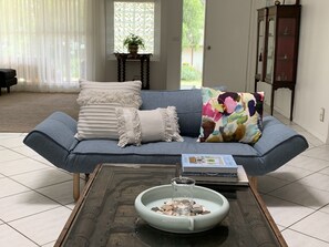 Smart TV, fireplace, DVD player, books - Taunton-by-Sea...perfect any time of the year! (Ocean Grove)