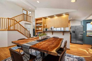 Dining - Incredible Dundee Hills Escape, Pet Friendly, Hot Tub, Covered Deck, Walk to Park, Food, and Wine (Dundee)