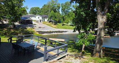 Lake of Egypt Cove - Waterfront Home, Kayaks, Pet Friendly