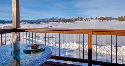 Neaux Better Place: Charming Mountain Apartment, Deck w/ Views, Gas Stove, 5 Mins to Downtown Pagosa