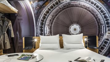 Luxe beddengoed, pillowtop-bedden, een minibar, een kluis op de kamer