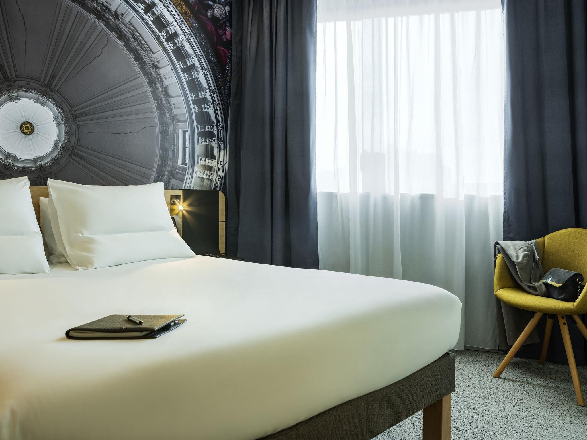 Standard Room, 1 Double Bed | Premium bedding, pillow-top beds, minibar, in-room safe