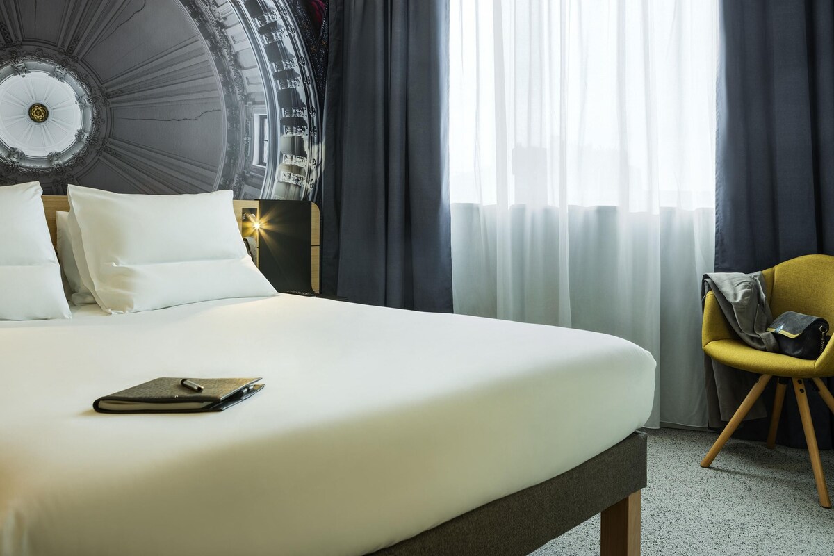 Standard Room, 1 Double Bed | Premium bedding, pillowtop beds, minibar, in-room safe