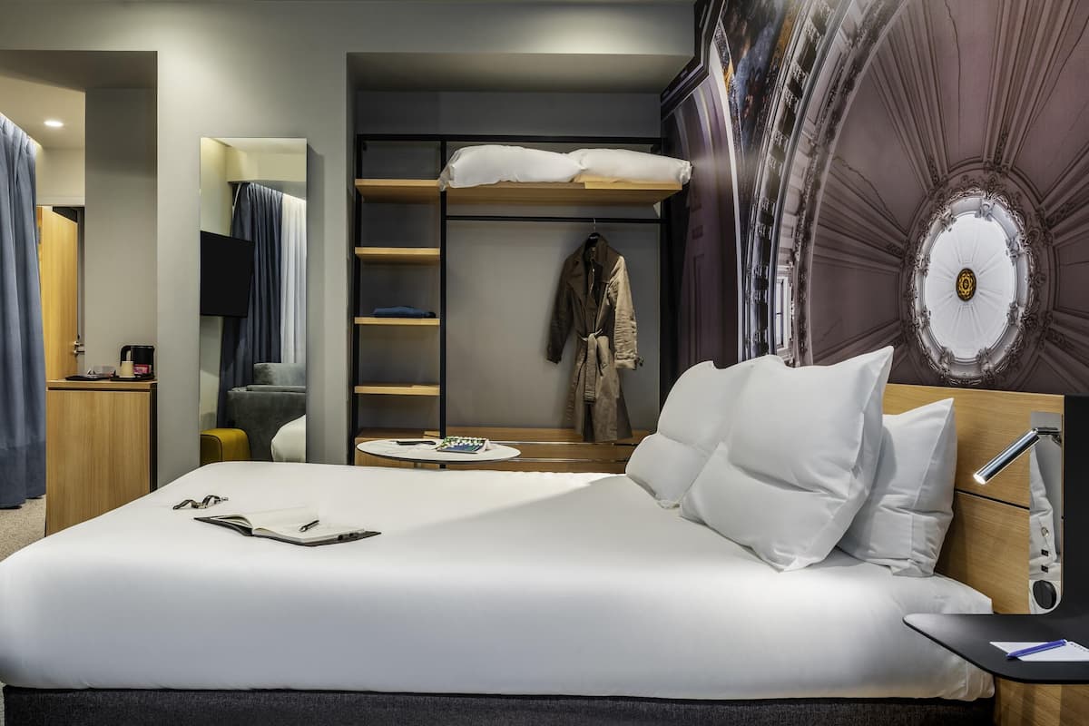 Premium bedding, pillow-top beds, minibar, in-room safe