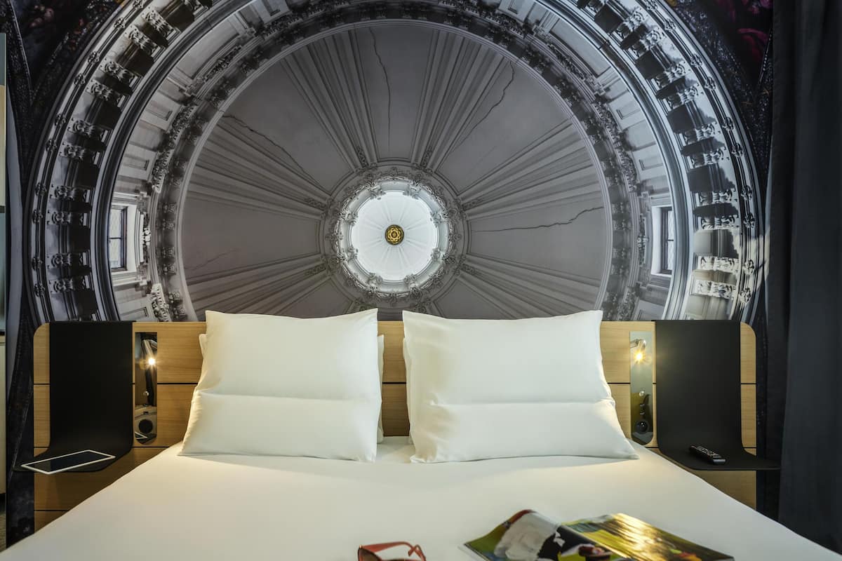 Premium bedding, pillow-top beds, minibar, in-room safe