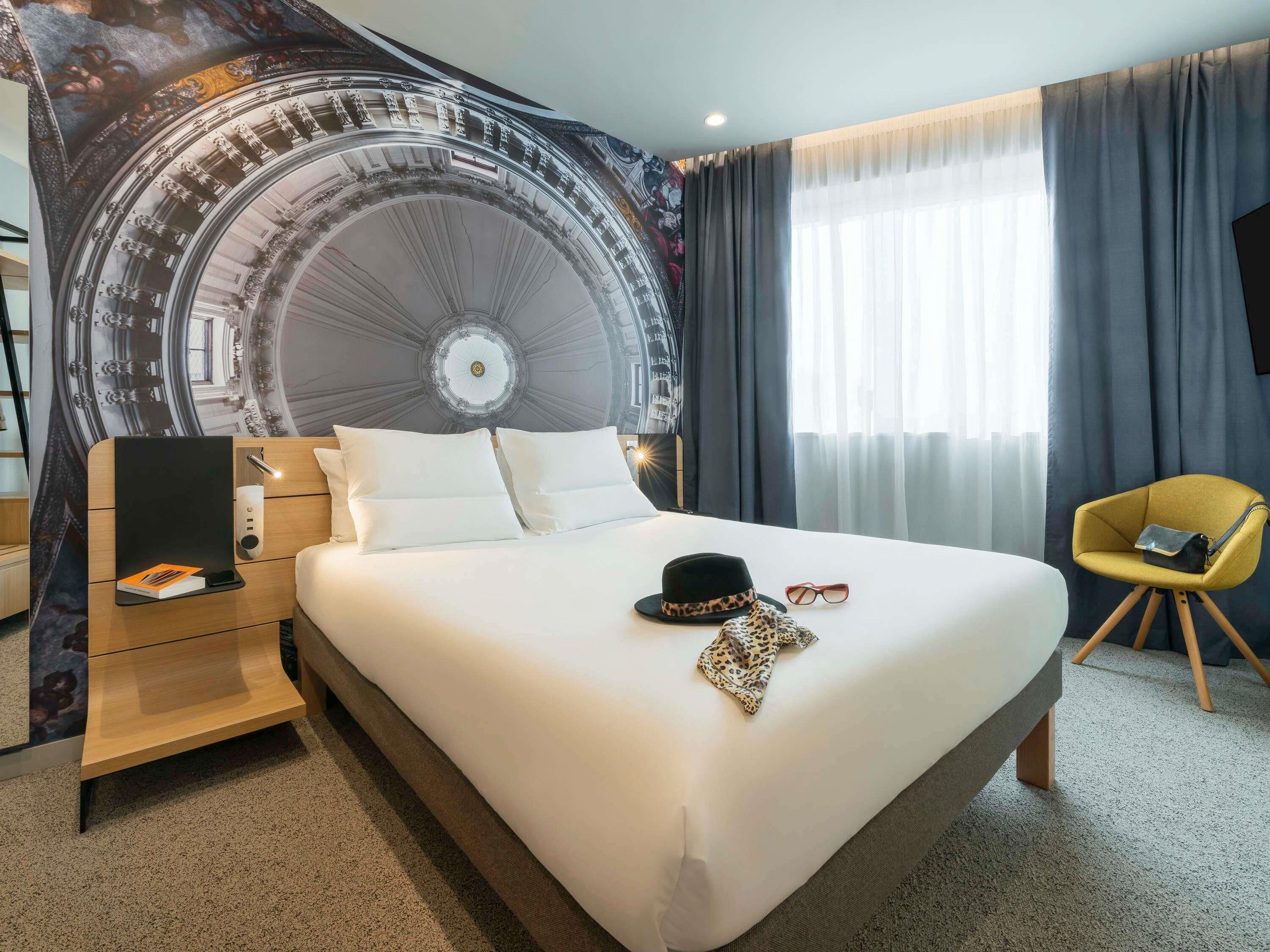 Standard Room, 1 Double Bed | Premium bedding, pillowtop beds, minibar, in-room safe