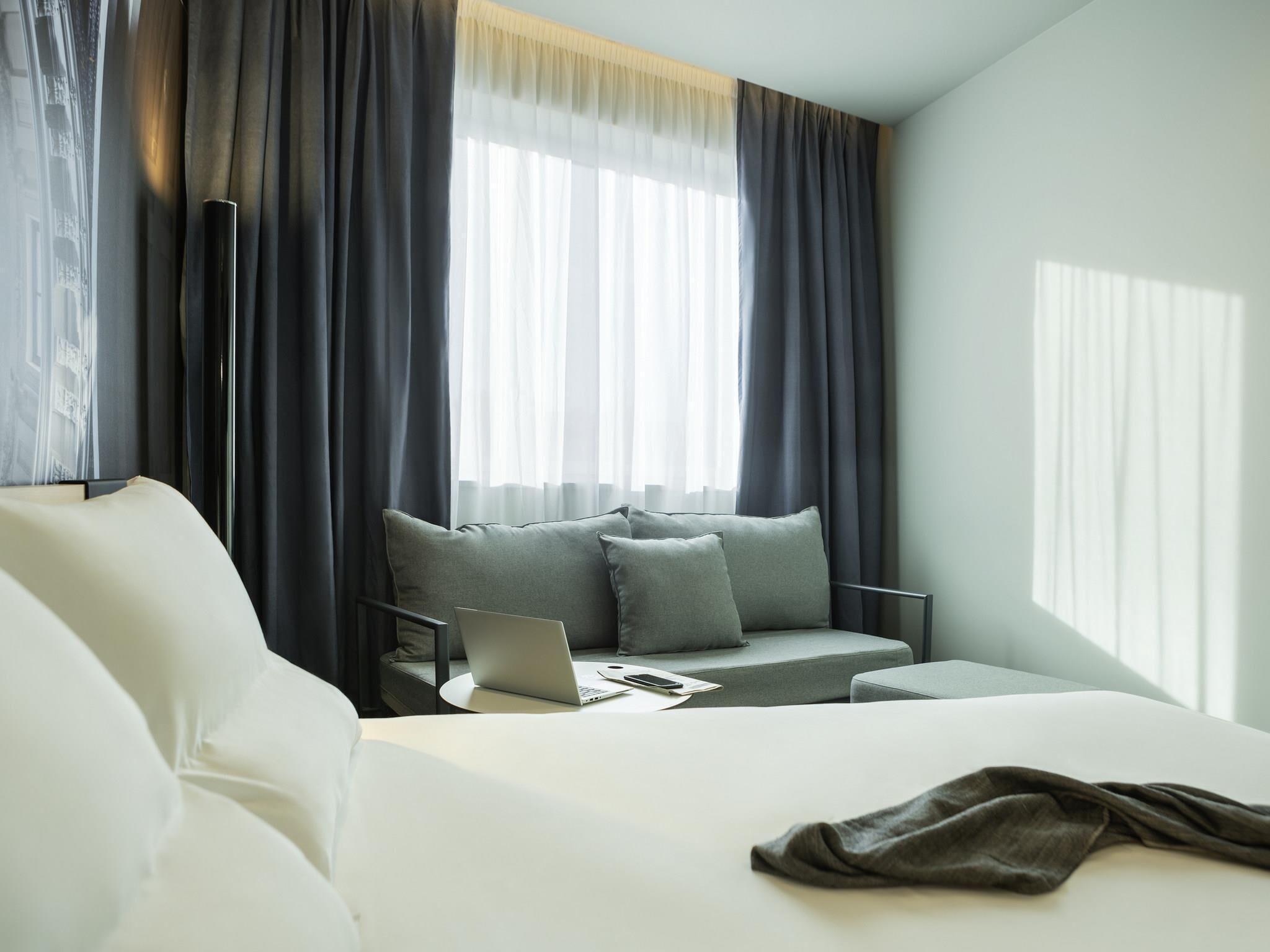 Executive kamer, 1 tweepersoonsbed met slaapbank | Luxe beddengoed, pillowtop-bedden, een minibar, een kluis op de kamer