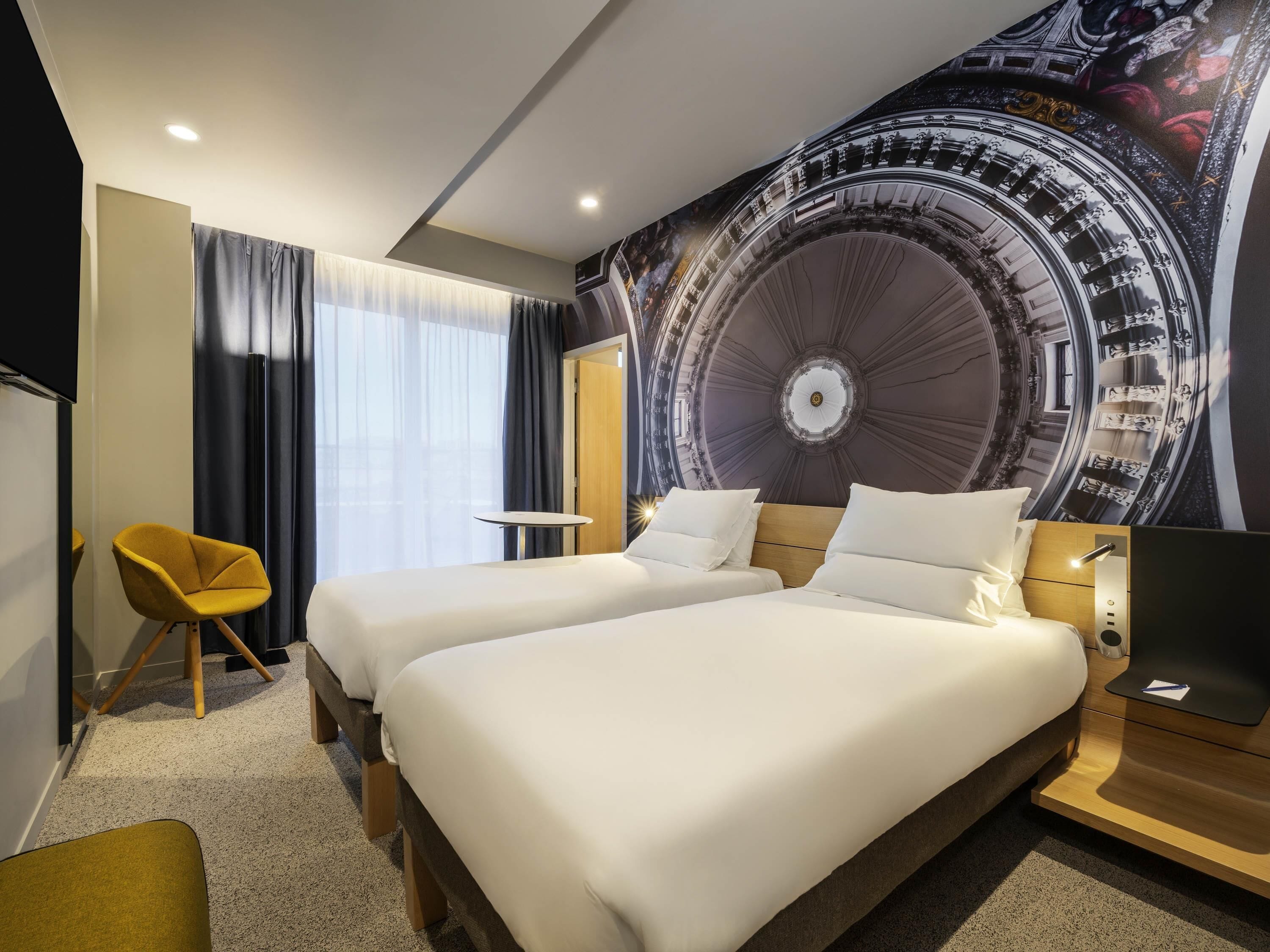 Premium bedding, pillowtop beds, minibar, in-room safe