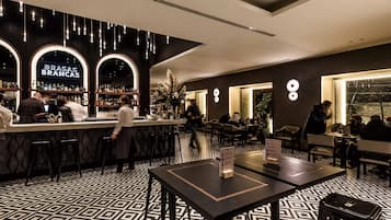 Cocktail bar