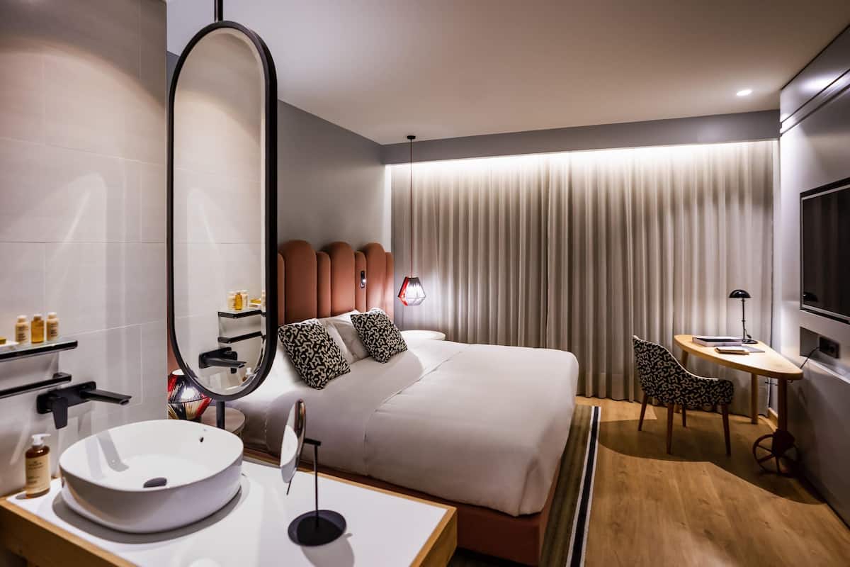 Superior Room, 1 Double Bed | Down duvets, Select Comfort beds, minibar, in-room safe
