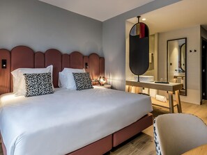 Cubrecamas, colchones Select Comfort y minibar 