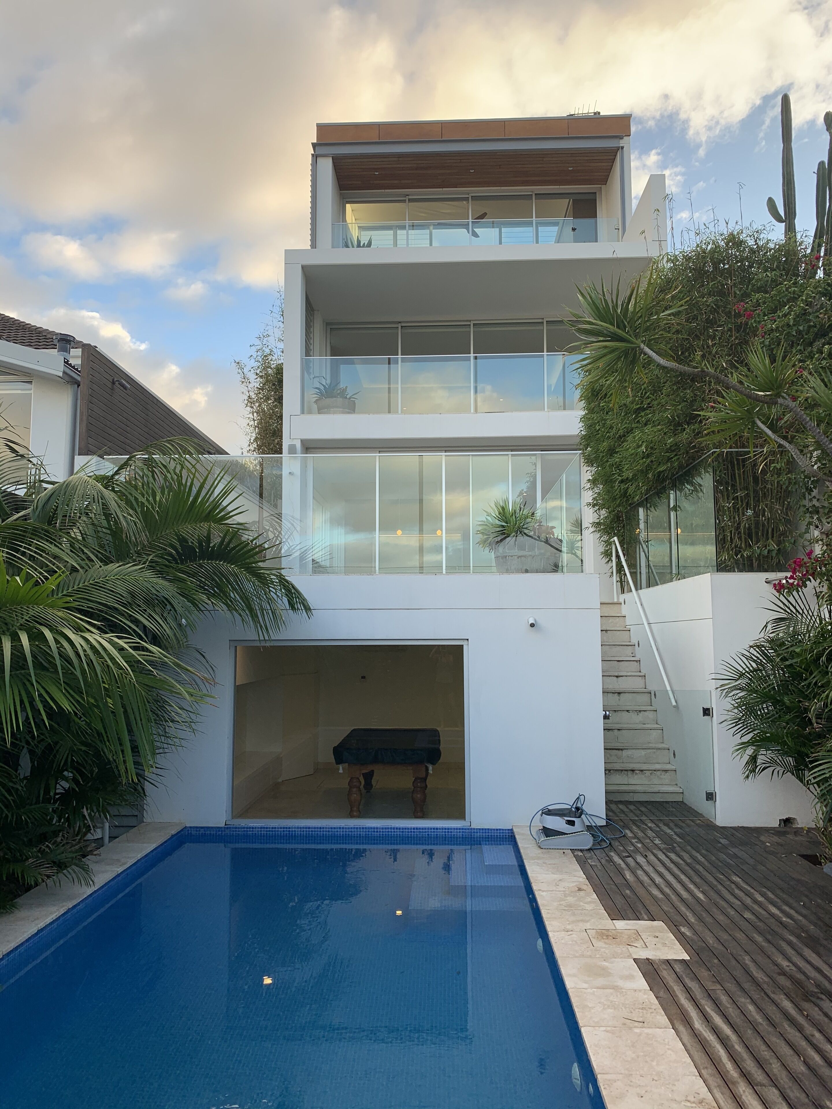 Bondi Beach Celebrity 4 bdrm luxury home 300m to beach with Coastal Views — image 12