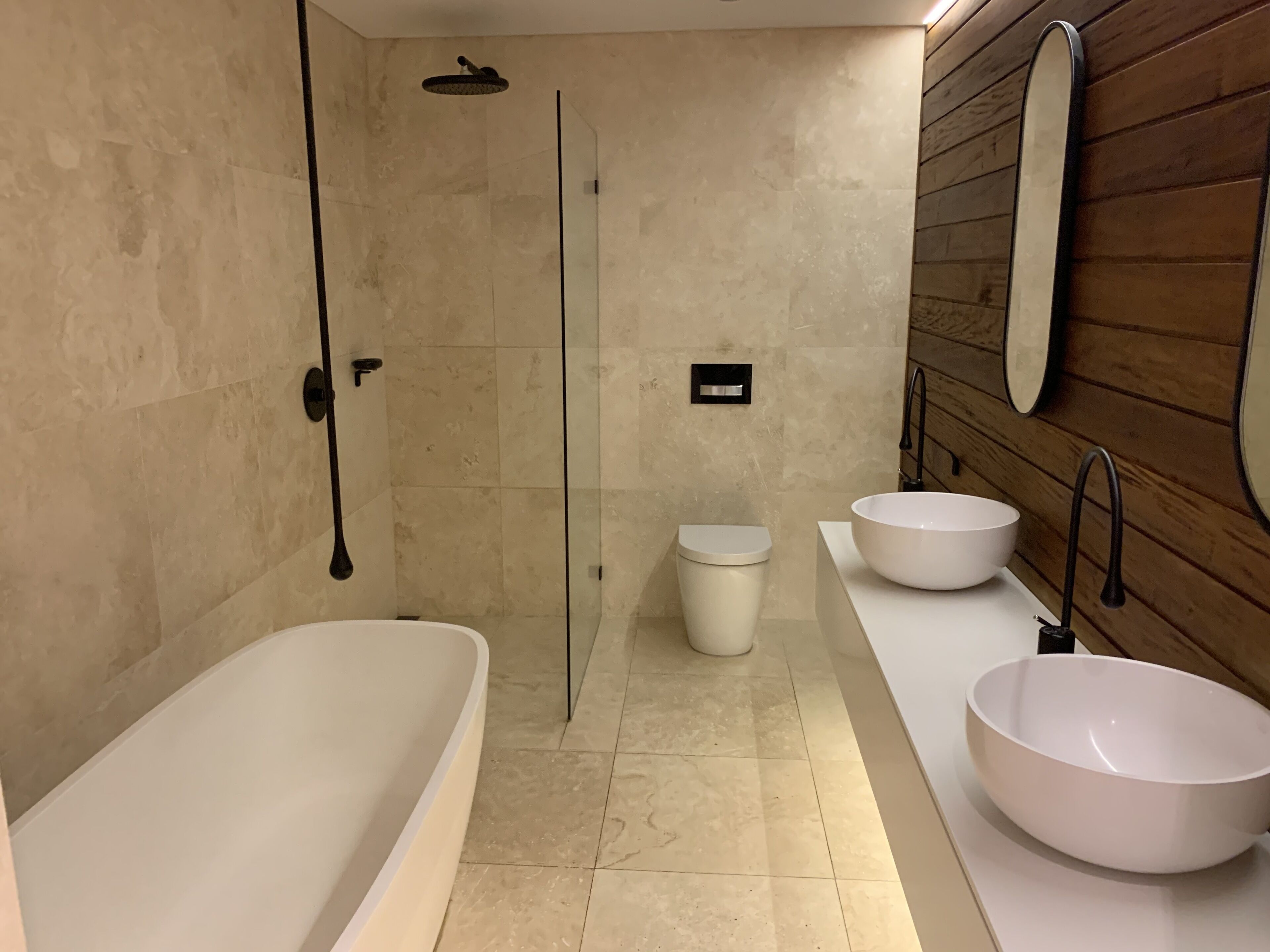 Bondi Beach Celebrity 4 bdrm luxury home 300m to beach with Coastal Views — image 27