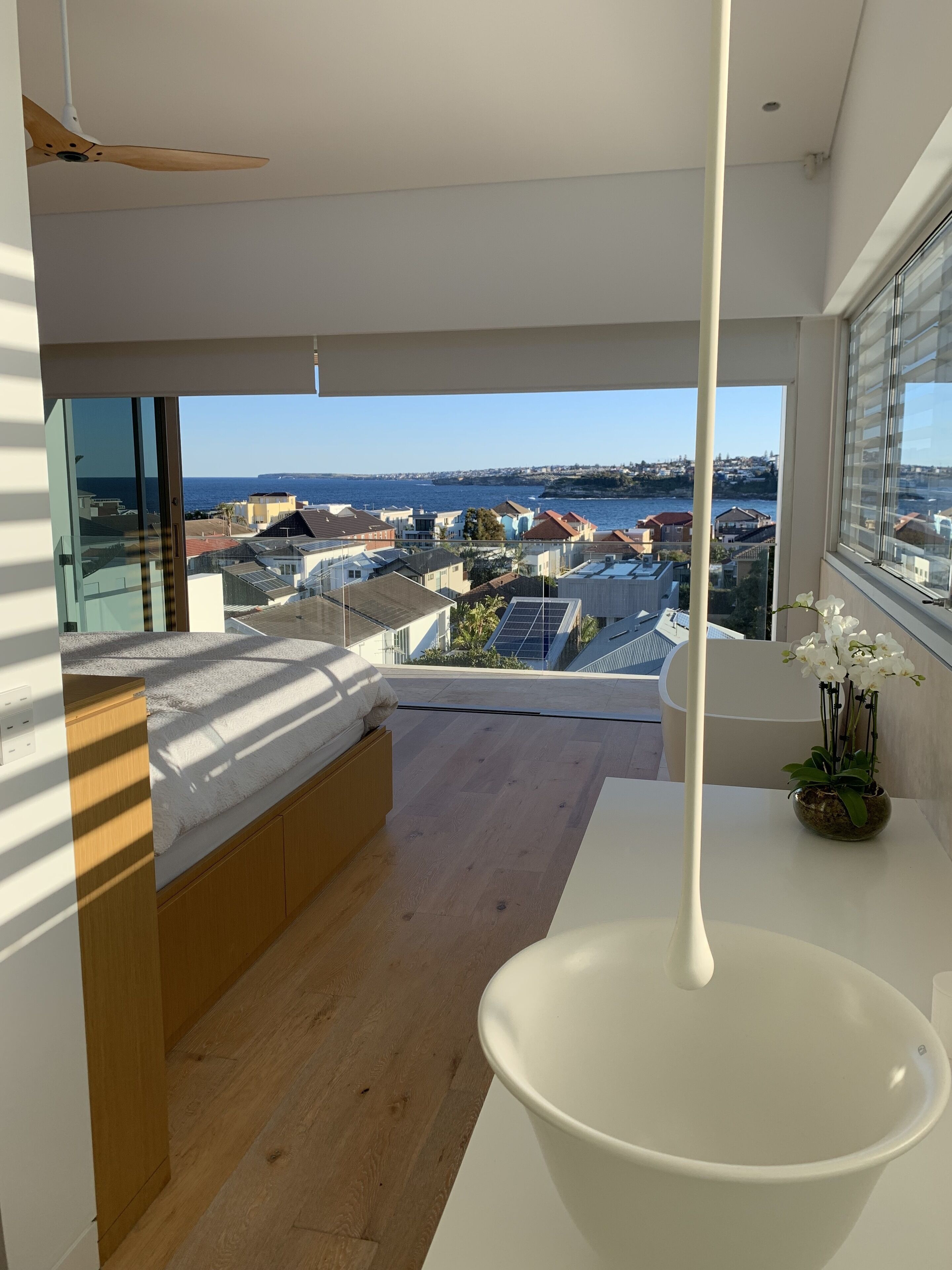 Bondi Beach Celebrity 4 bdrm luxury home 300m to beach with Coastal Views — image 4