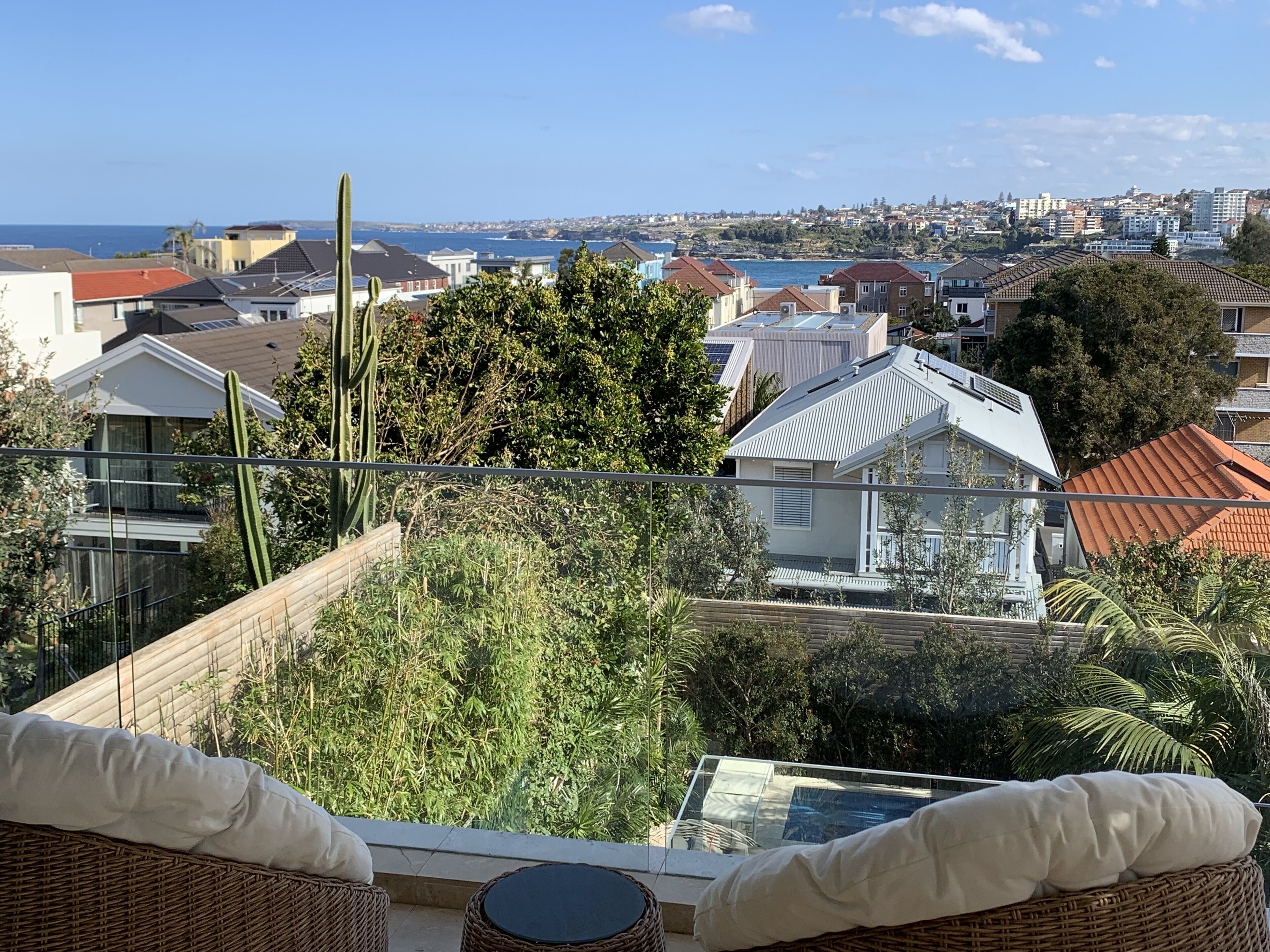 Bondi Beach Celebrity 4 bdrm luxury home 300m to beach with Coastal Views — image 6