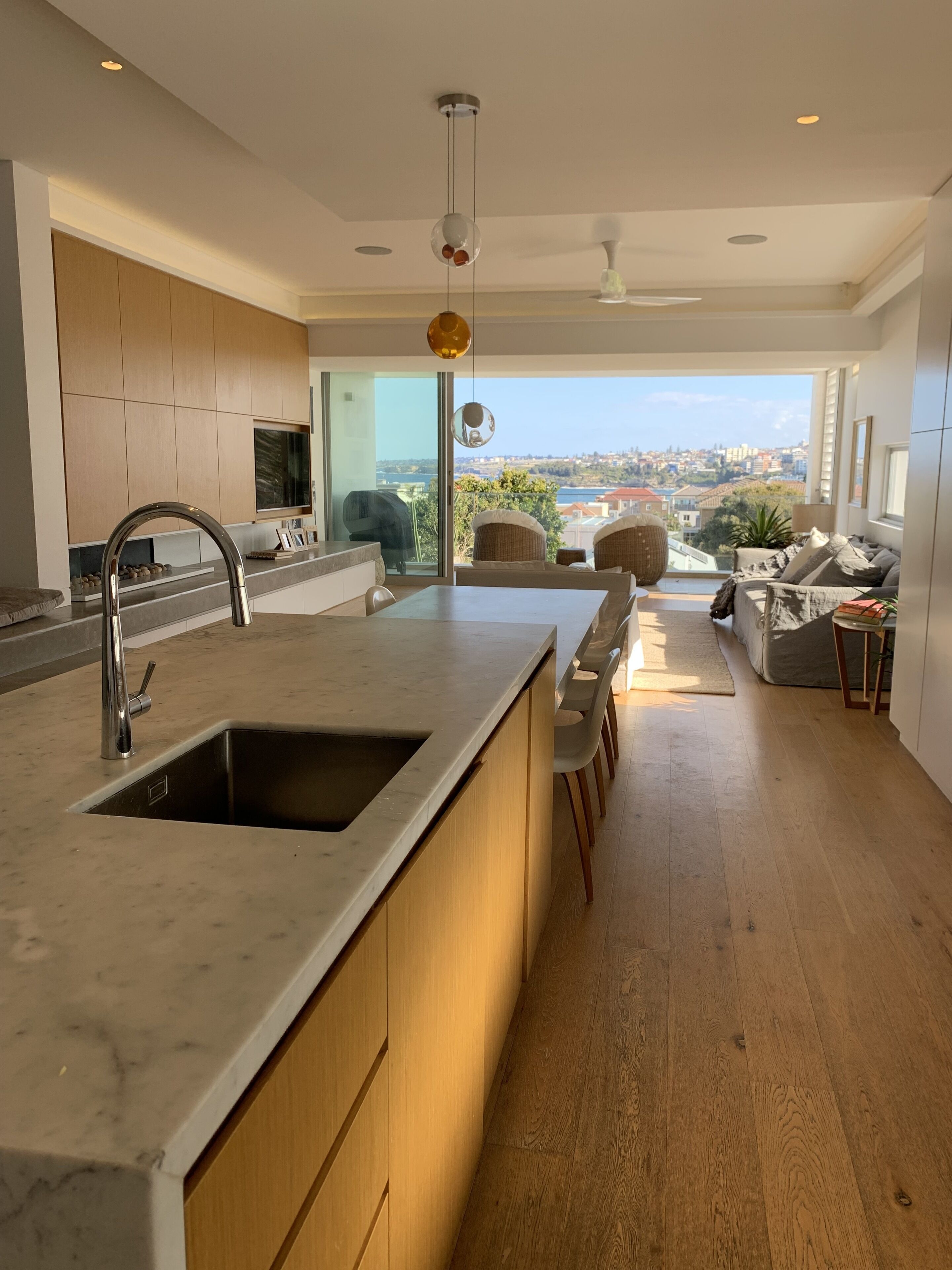 Bondi Beach Celebrity 4 bdrm luxury home 300m to beach with Coastal Views — image 18