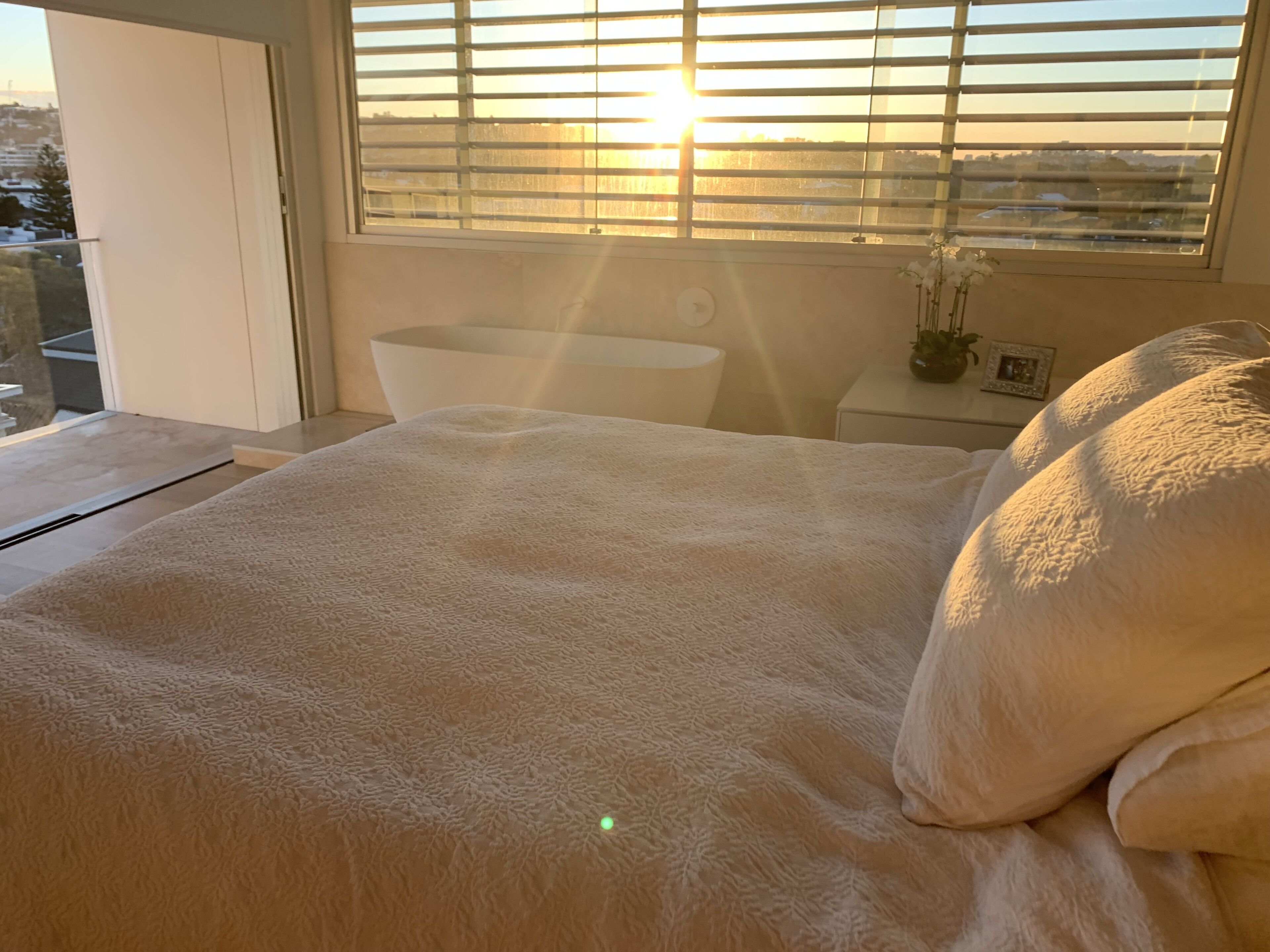 Bondi Beach Celebrity 4 bdrm luxury home 300m to beach with Coastal Views — image 16