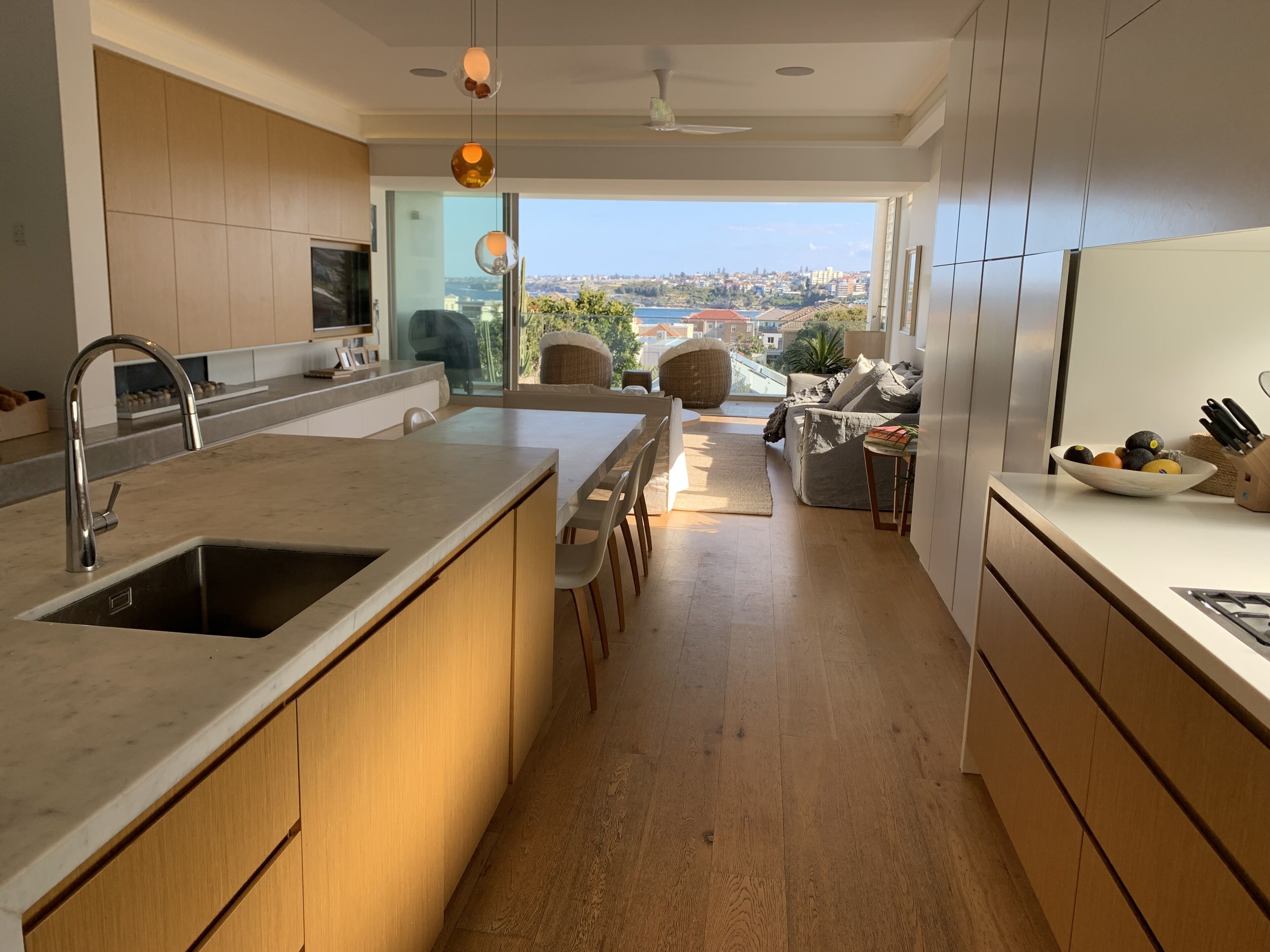 Bondi Beach Celebrity 4 bdrm luxury home 300m to beach with Coastal Views — image 22