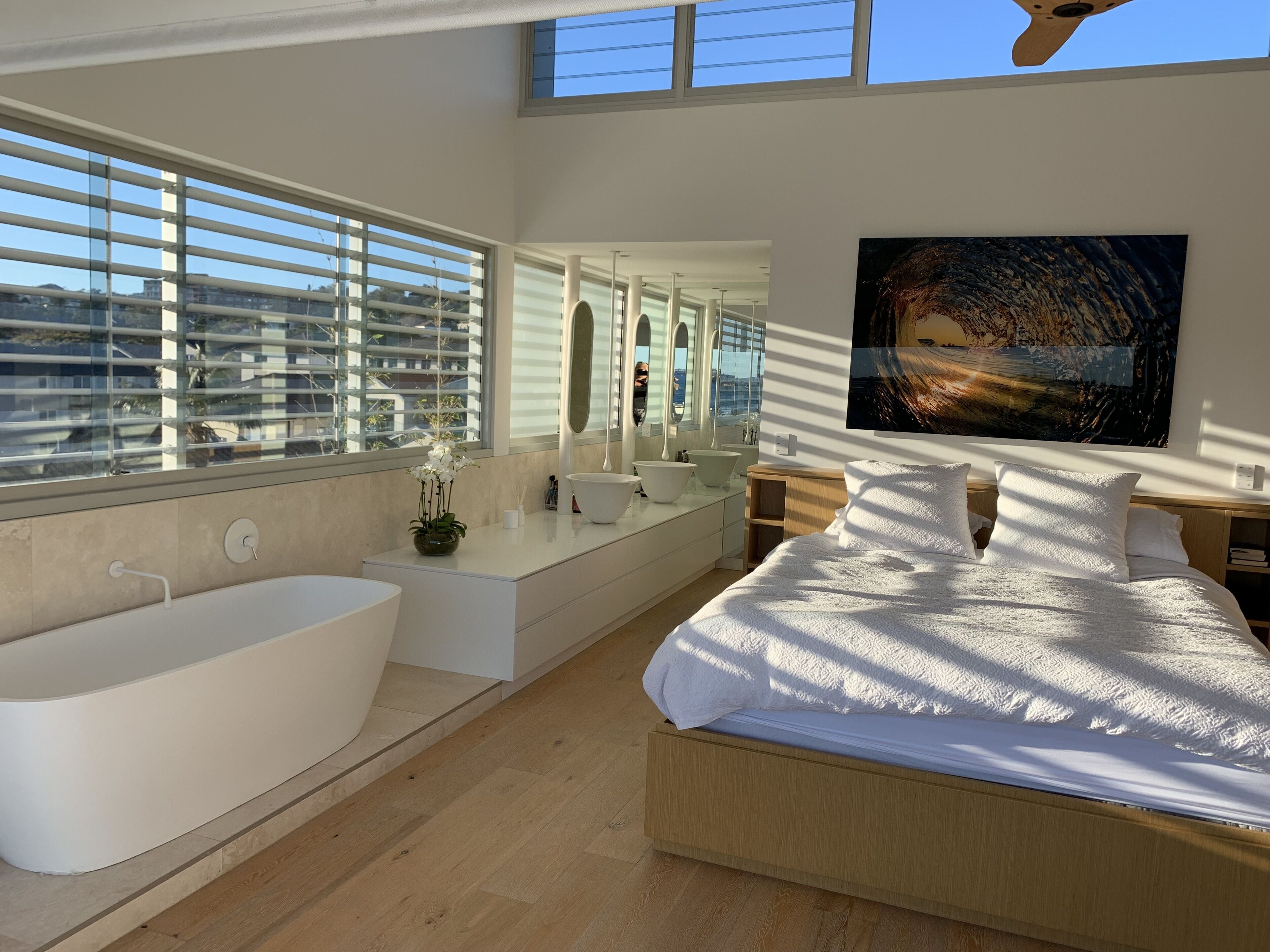 Bondi Beach Celebrity 4 bdrm luxury home 300m to beach with Coastal Views — image 15