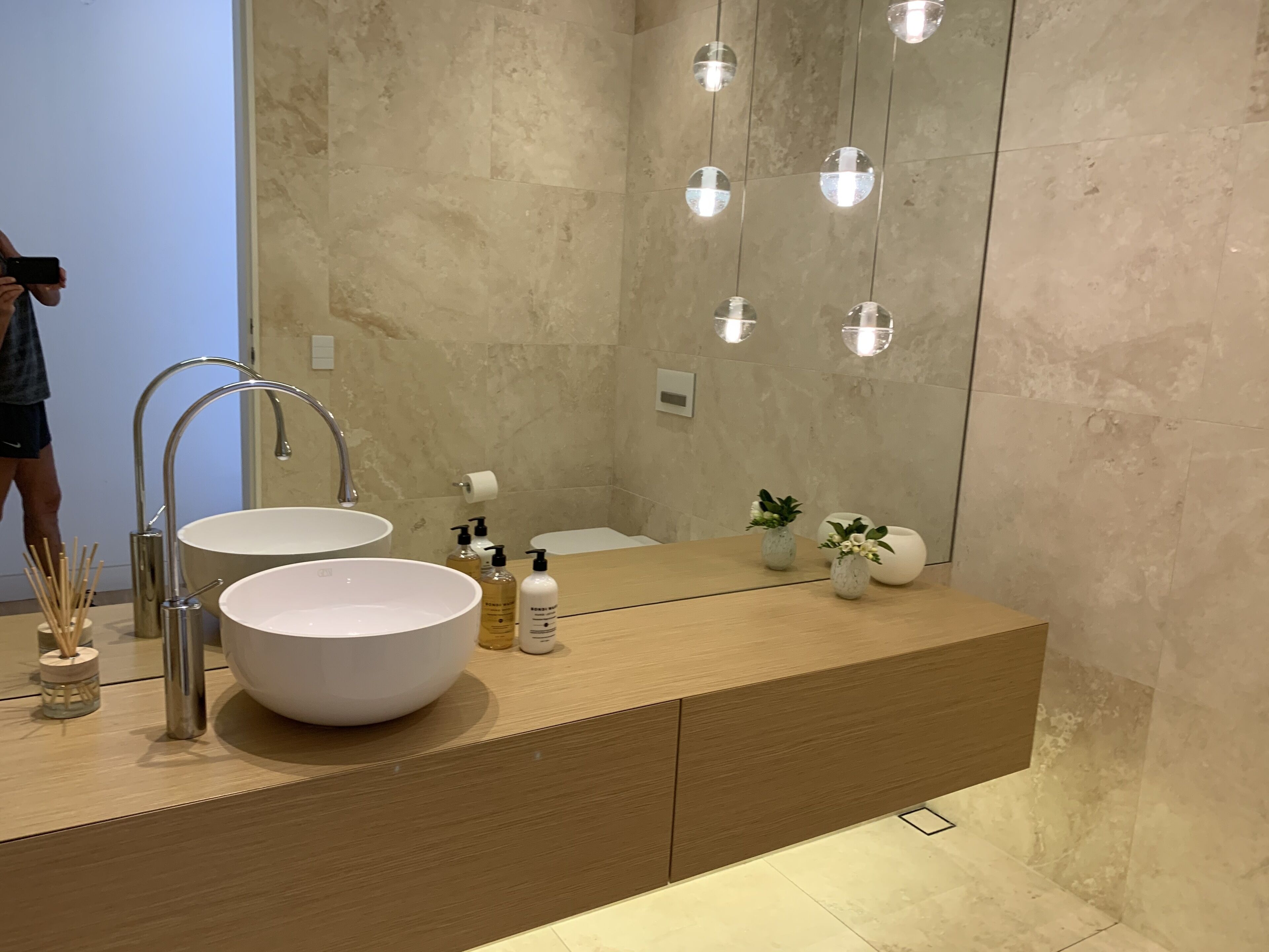 Bondi Beach Celebrity 4 bdrm luxury home 300m to beach with Coastal Views — image 25