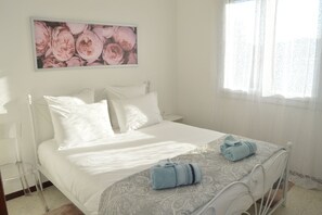 5 bedrooms, iron/ironing board, travel crib, free WiFi - Villa Marie-josée (LE MUY)