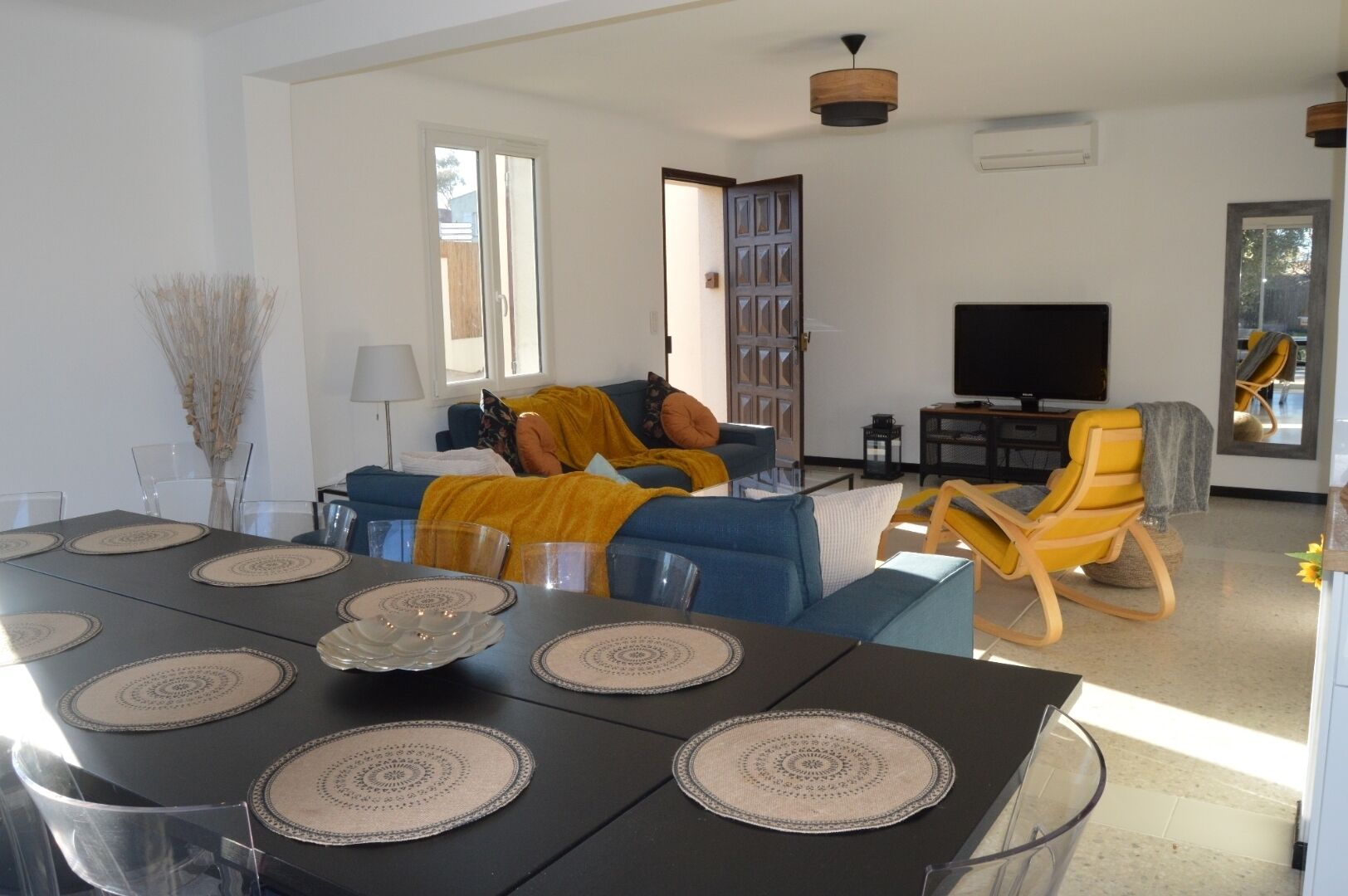 Televisión, libros y estéreo 