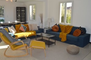 TV, books, stereo - Villa Marie-josée (LE MUY)