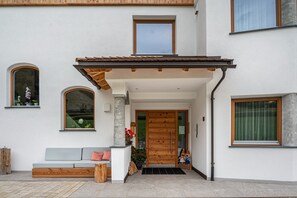 Exterior detail - Apartment "Stefansdorf Wohnung 1" with Mountain View, Terrace and Balcony (St. Lorenzen)