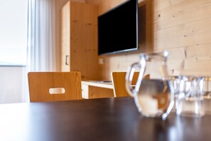 Dining - Apartment "Stefansdorf Wohnung 7" with Mountain View, Wi-Fi, Garden, Balcony & BBQ (St. Lorenzen)