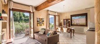 Appartement avec vue sur le lac, piscine, Wi-Fi et terrasse