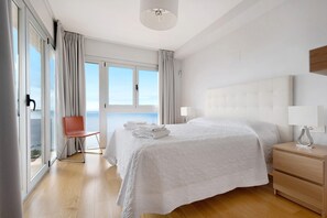 3 chambres, fer et planche à repasser, Wi-Fi gratuit, draps fournis