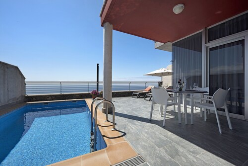 Villa View Grand with Sea View, Pool & Wi-Fi