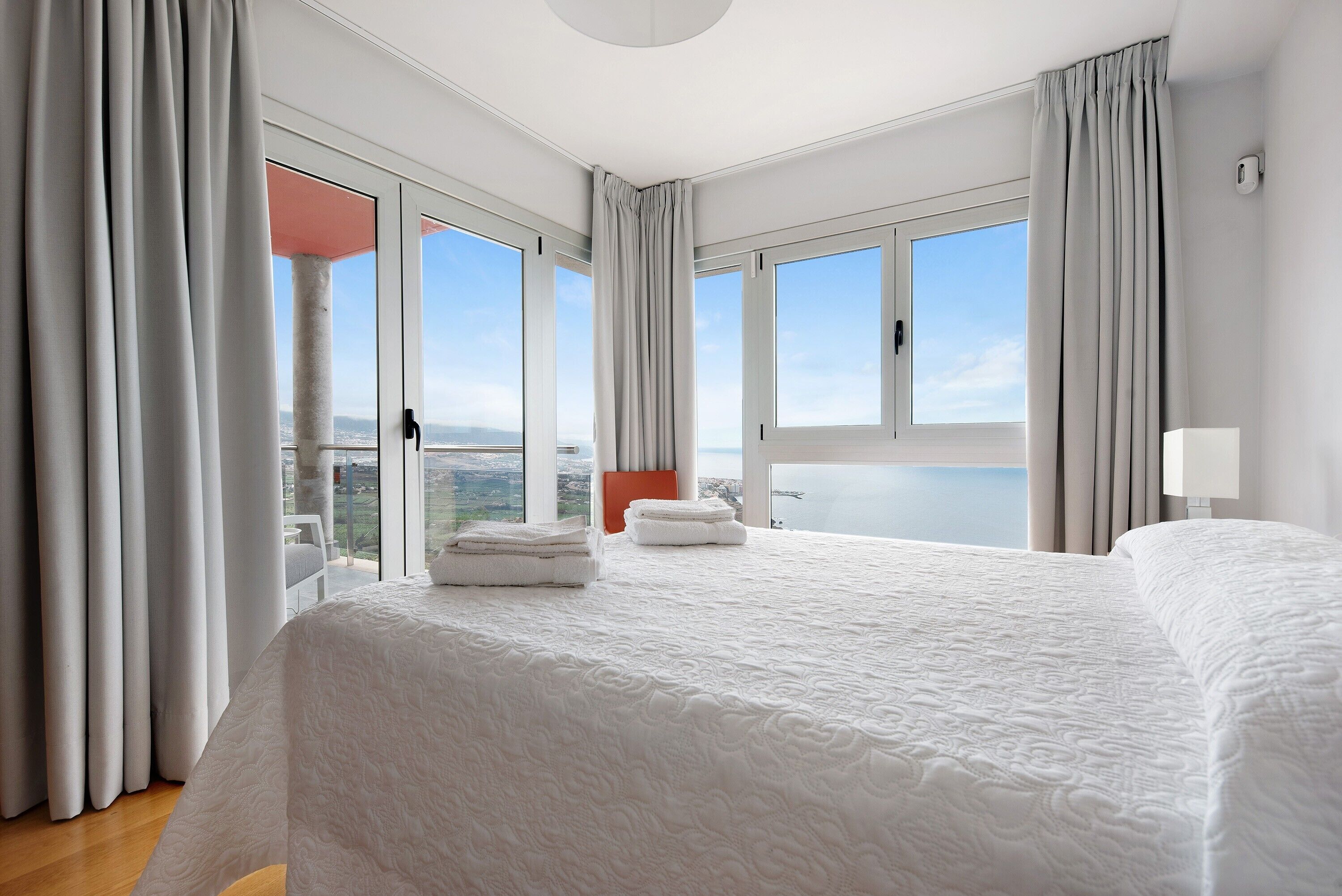 3 habitaciones, tabla de planchar con plancha y wifi gratis 