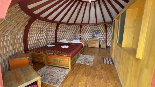 Luxury Double Room | Blackout curtains, bed sheets