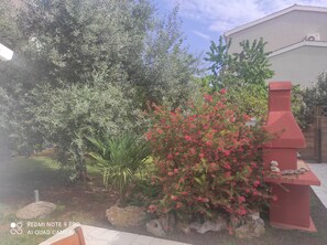 Property grounds - House with beautiful garden (Fažana)