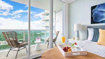 BĂŒgeleisen/BĂŒgelbrett, Reisekinderbett, WLAN, BettwĂ€sche