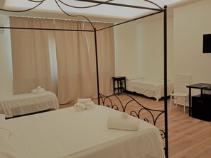 Caixa forta a l'habitació, escriptori, wifi gratuïta i roba de llit 