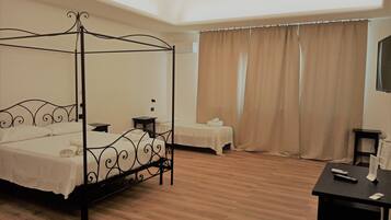 Brankas, meja kerja, Wi-Fi gratis, dan seprai linen