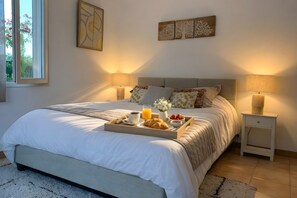 4 bedrooms, iron/ironing board, travel crib, free WiFi
