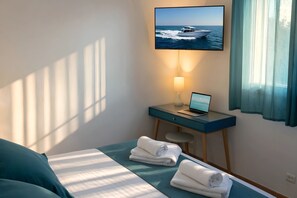 4 habitaciones, tabla de planchar con plancha y cuna de viaje 