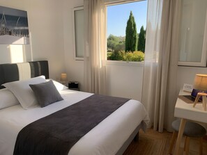 4 chambres, fer et planche à repasser, lit parapluie, Wi-Fi gratuit