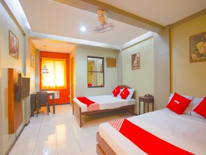 A hotel room with two beds, a desk, and a chair. - OYO 802 Ka Farah's Inn (Antipolo)