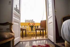 Ropa de cama de alta calidad, colchones Select Comfort y minibar