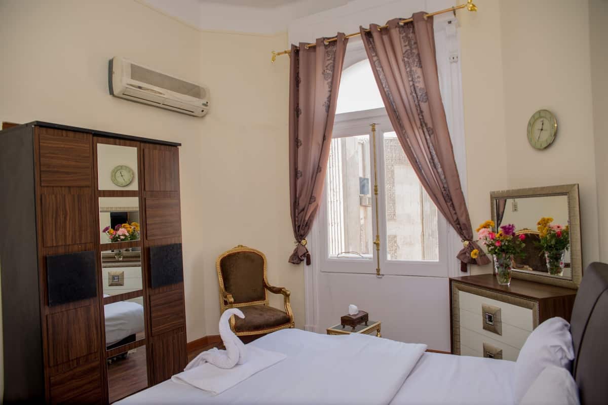 Ropa de cama de alta calidad, camas Select Comfort y minibar