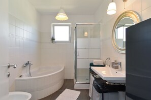 Bathtub