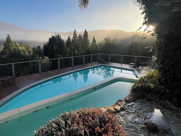 حمّام سباحة خارجي