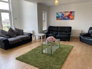 House, 5 Bedrooms - 14 Millstone Court (Portstewart)