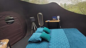 Superior Double Room, Canal View (Bulle Pegase) | 1 bedroom - Les Nuits de Cassiopée (Sorde-l'Abbaye)