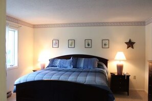 2 bedrooms, iron/ironing board, Internet, bed sheets - Spacious Family Fun in this Two Bedroom Condo #131 (Lincoln)